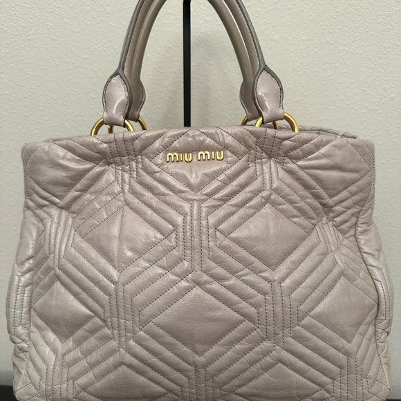 Miu Miu shine trapu - Picture 1 of 17